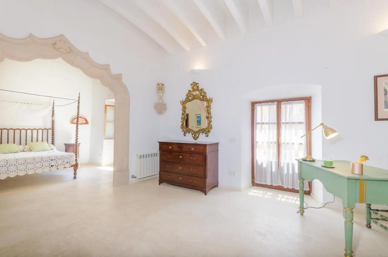 Vila Cal Senyor Damia Santanyí 0*,
